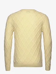 Davida Cashmere - Man O-neck Cable Sweater - Ümmarguse kaelusega kudumid - citrus - 1