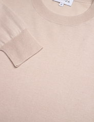 Davida Cashmere - Man Fine Knit O-neck Sweater - basic skjortor - light beige - 2