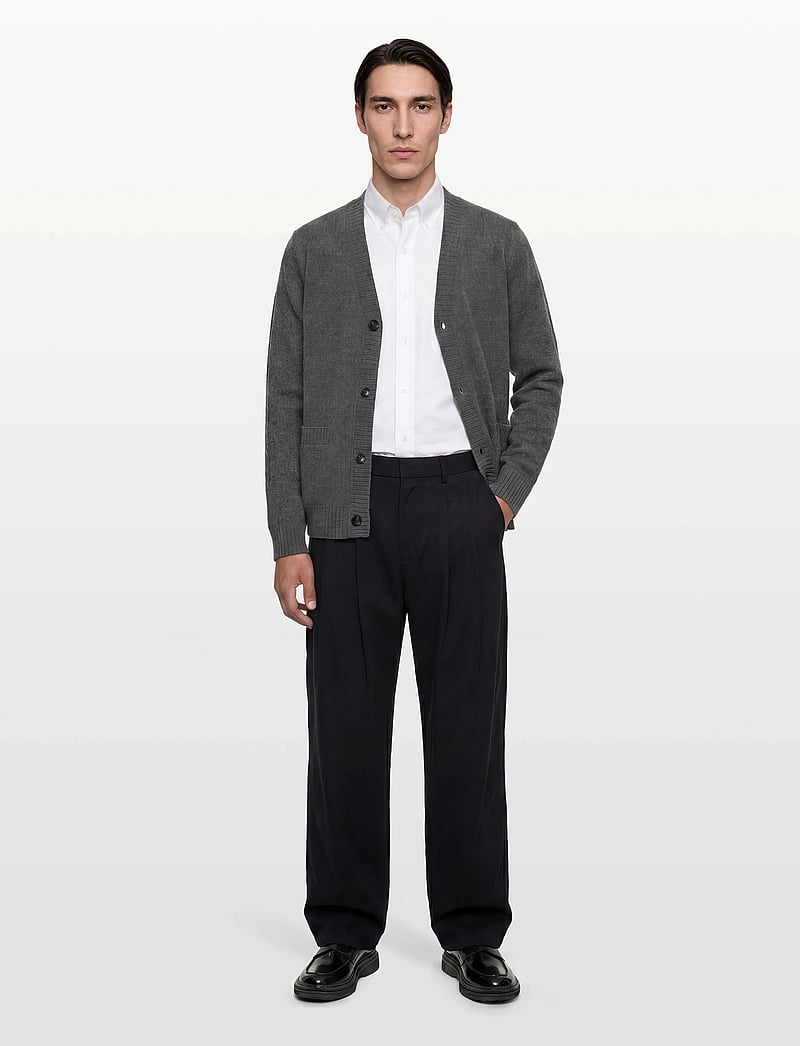 Davida Cashmere - Man Chunky V Cardigan - cardigans - dark grey - 0