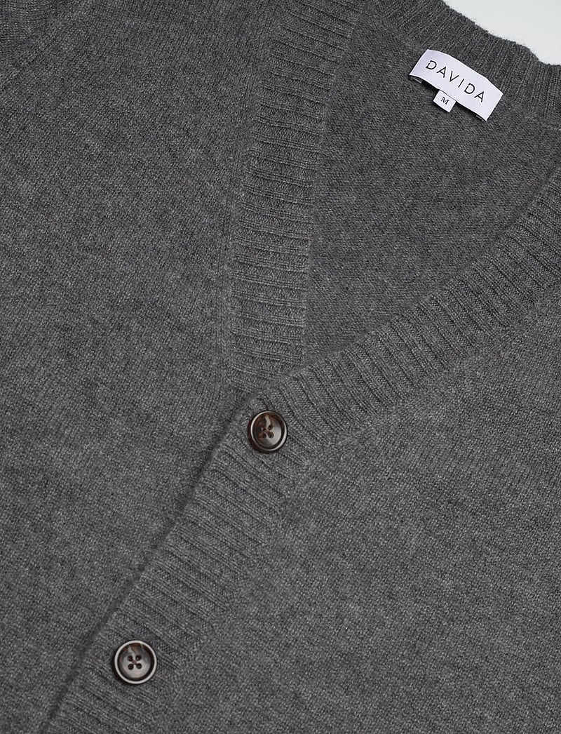 Davida Cashmere - Man Chunky V Cardigan - cardigans - dark grey - 5