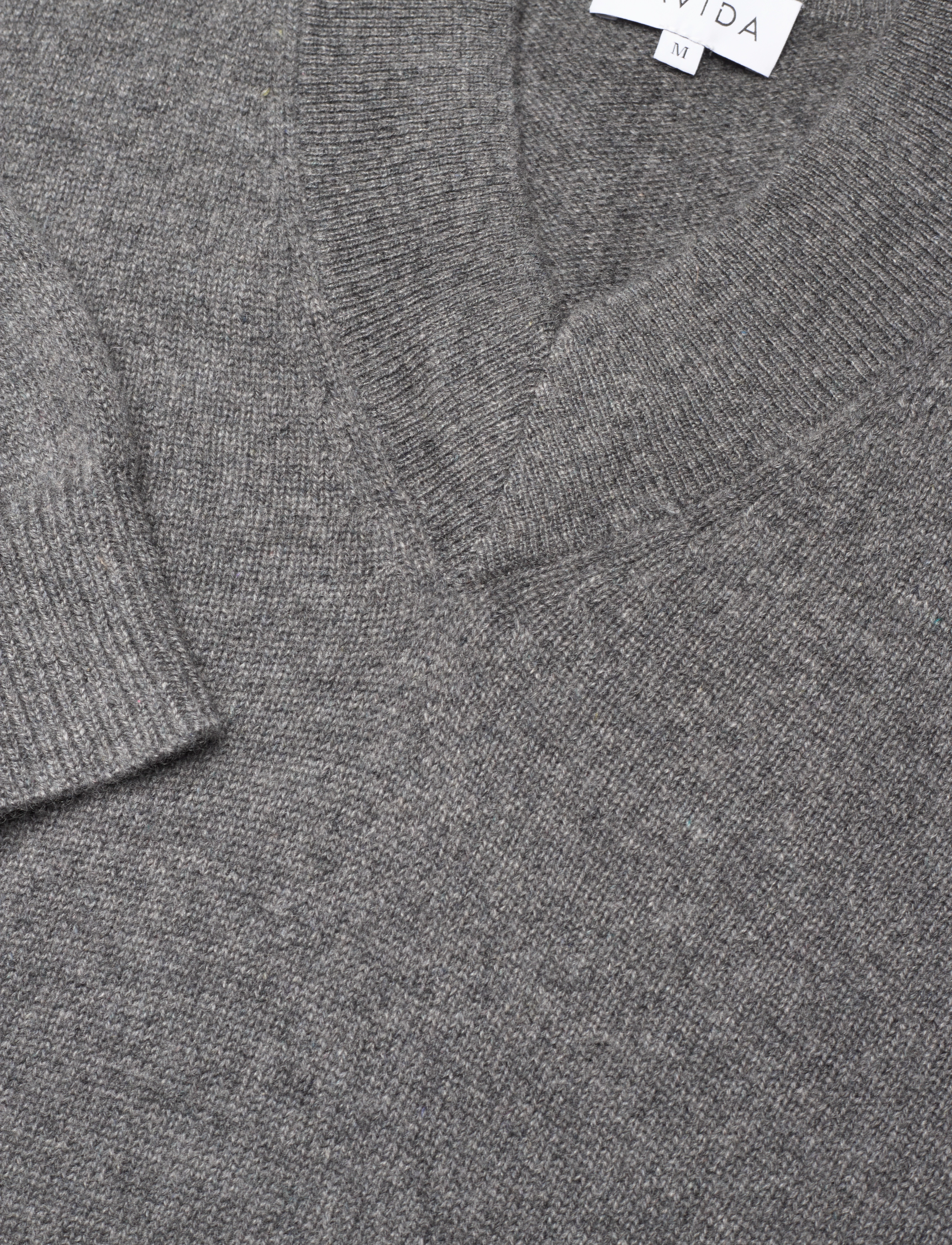 Davida Cashmere - Man Chunky V-neck Sweater - dark grey - 2