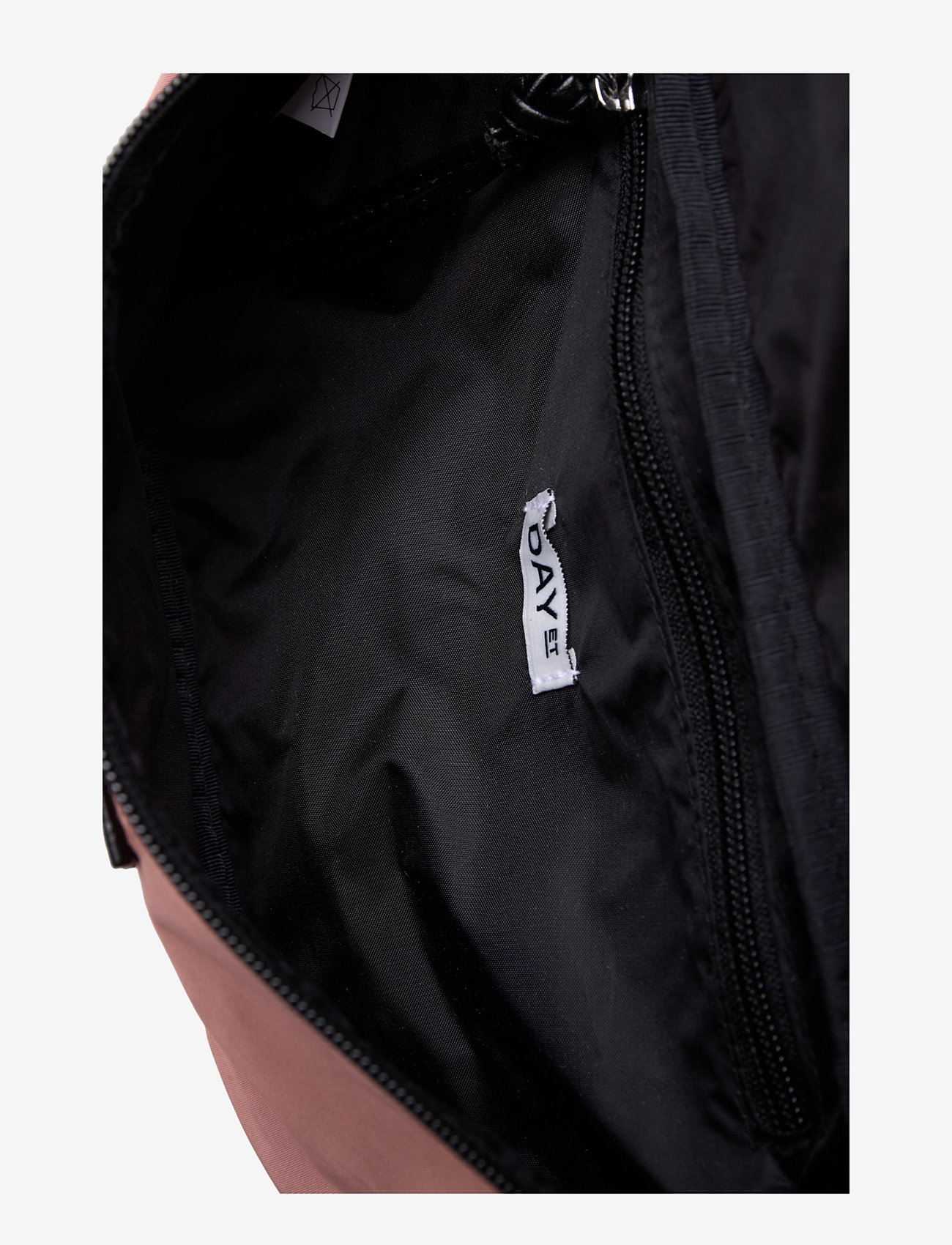 DAY ET - Day Gweneth Bum - 2 hand - 5