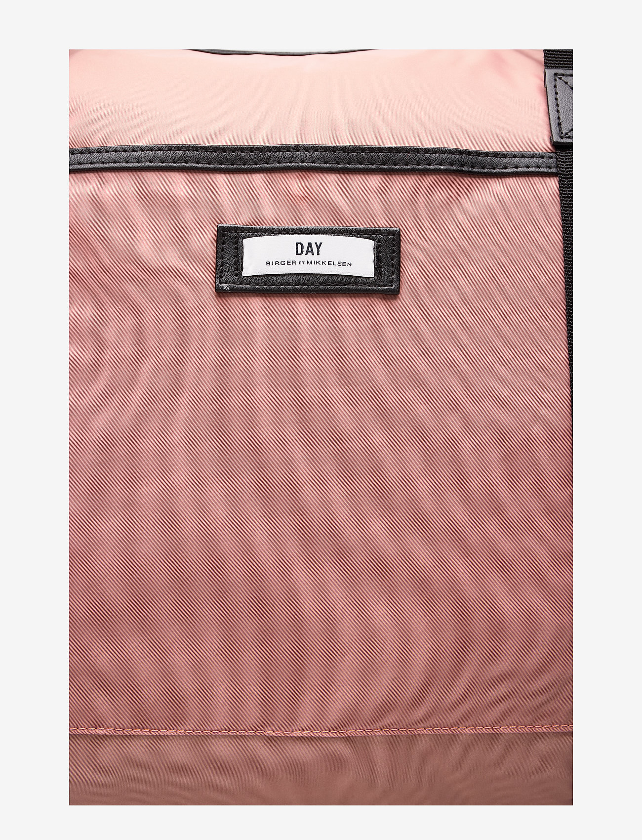 DAY ET - Day Gweneth Take Off - 2 hand - 4