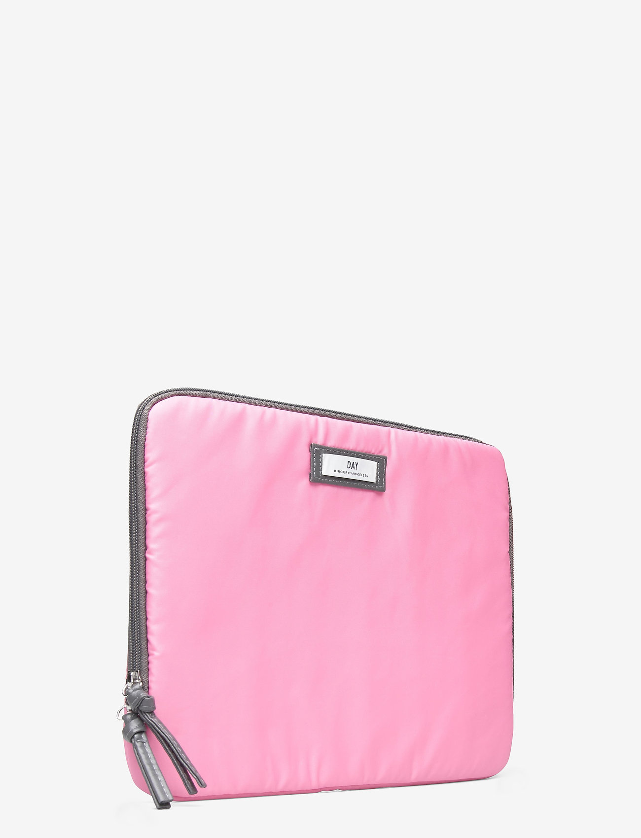 DAY ET - Day Gweneth Folder 13 - fairy tale pink - 2