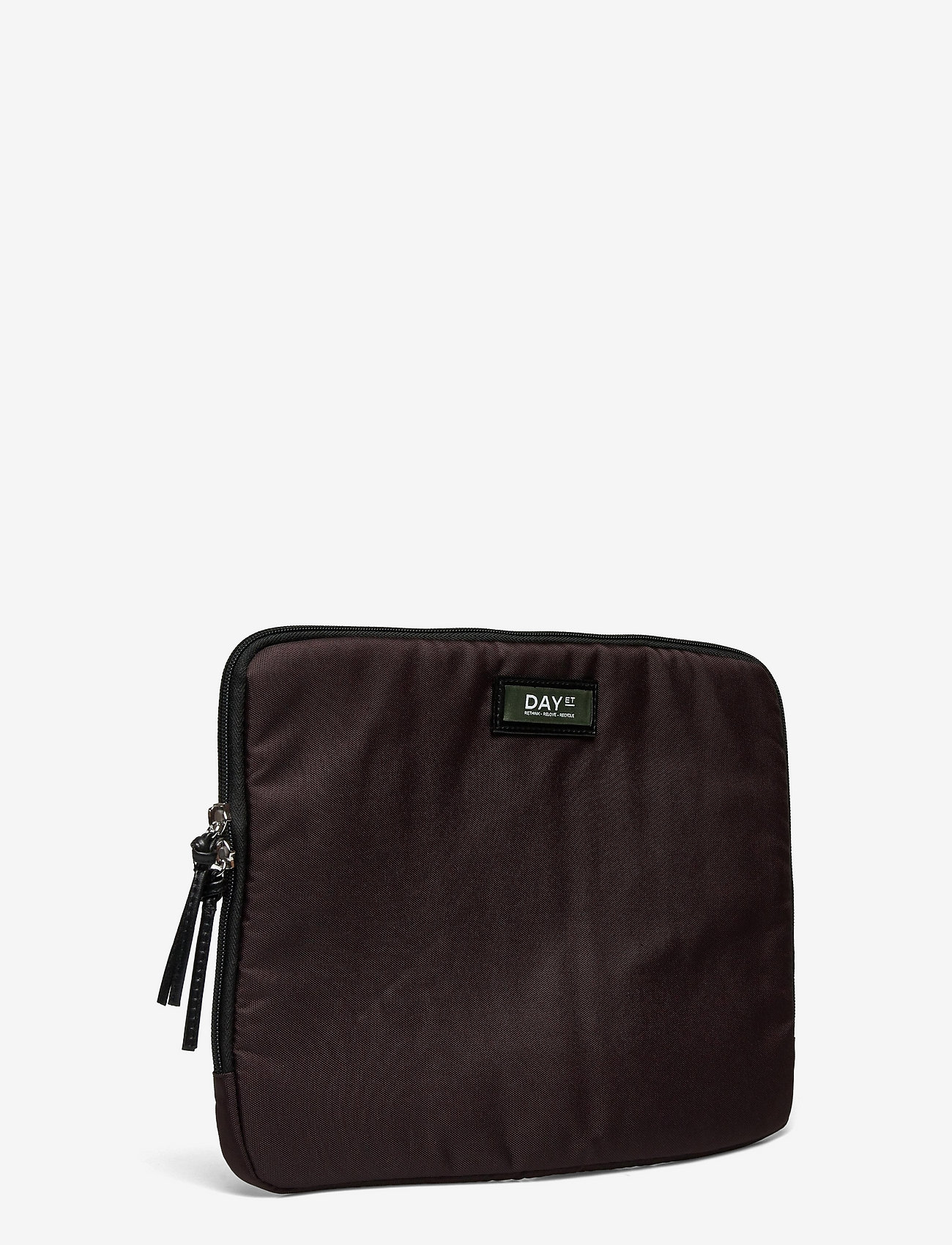 DAY ET - Day Gweneth RE-S Folder13 - cabernet - 2