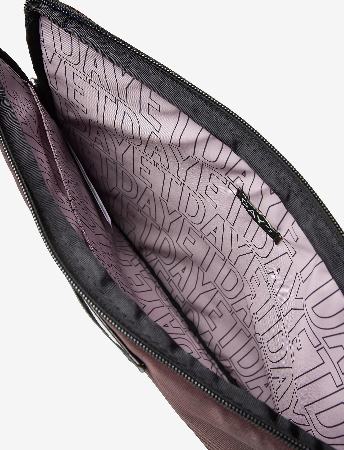 DAY ET - Day Gweneth RE-S Folder13 - cabernet - 4