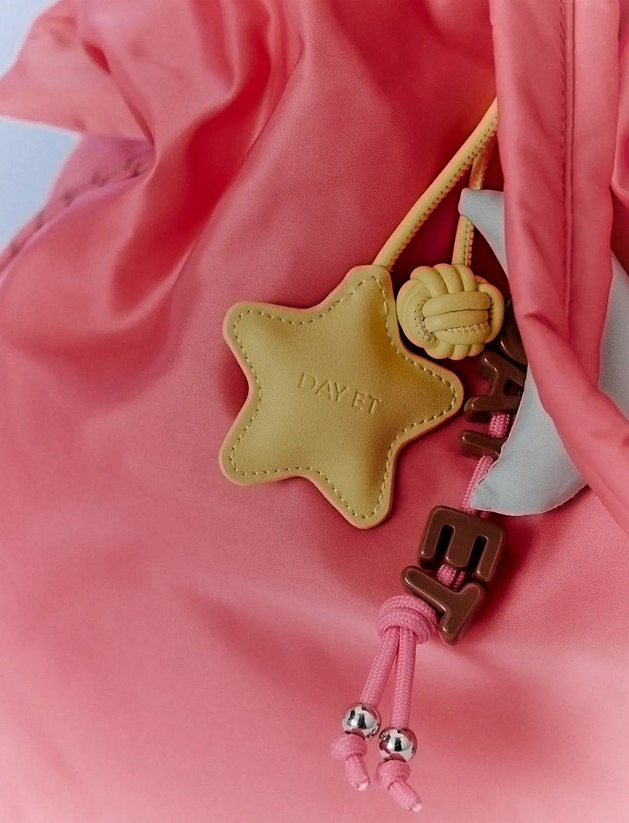 DAY ET - Day Moon and Star Charm - võtmehoidjad ja kotiripatsid - coffee bean - 1