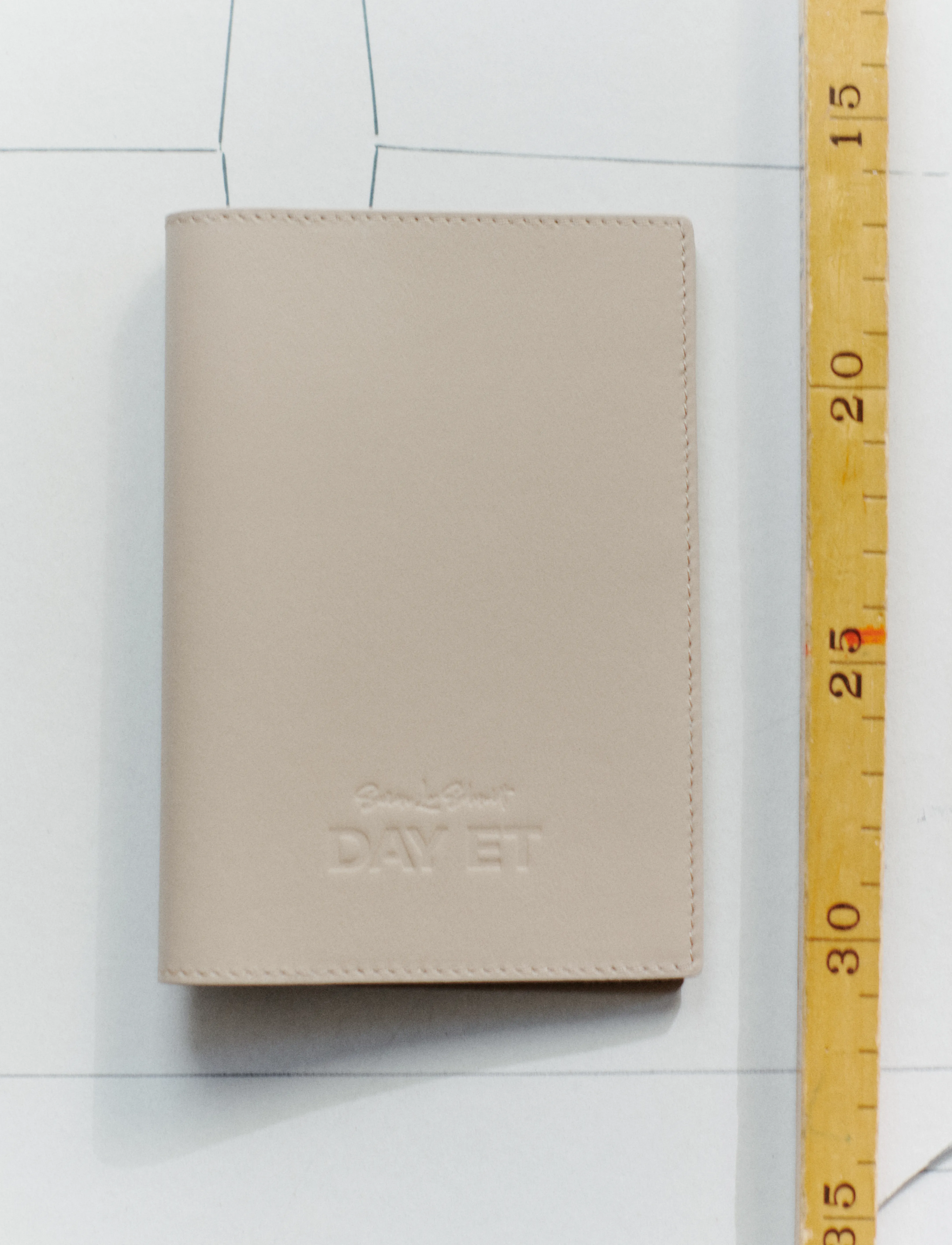 DAY ET Sls X Day Et Passport Holder, One Size, Card Holders & Wallets, Beige - Frauen
