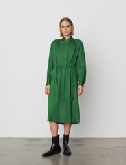 Day Birger et Mikkelsen - Camille - Modern Drape - sukienki koszulowe - basil green - 2