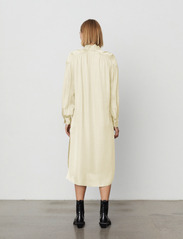 Day Birger et Mikkelsen - Camille - Modern Drape - sukienki koszulowe - cloud cream - 4