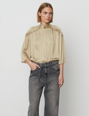 Day Birger et Mikkelsen - Mateo - Modern Drape - long-sleeved blouses - light khaki beige - 2