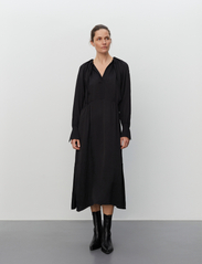 Day Birger et Mikkelsen - Sage - Fluid Texture - midi dresses - black - 2