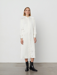 Day Birger et Mikkelsen - Sonya - Shiny Viscose - skjortklänningar - white alyssum - 4