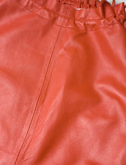 Day Birger et Mikkelsen - Amice - Soft Leather - ermeløse bluser - spicy orange - 4