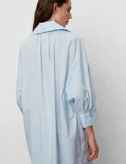 Day Birger et Mikkelsen - Colette - Coated Cotton - marškinių tipo suknelės - light blue - 9