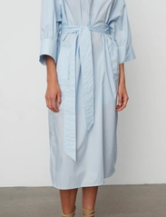 Day Birger et Mikkelsen - Colette - Coated Cotton - skjortklänningar - light blue - 10