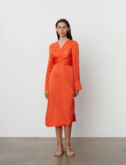 Day Birger et Mikkelsen - Mila - Fluid Texture - midi dresses - spicy orange - 3