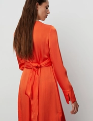 Day Birger et Mikkelsen - Mila - Fluid Texture - midi dresses - spicy orange - 5