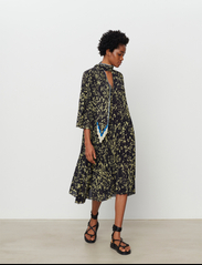Day Birger et Mikkelsen - Caine - Abstract Leaves - midi dresses - abstract leaves - 2