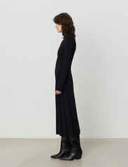 Day Birger et Mikkelsen - Julie - Delicate Stretch - midi dresses - black - 3