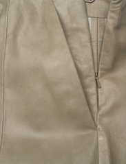 Day Birger et Mikkelsen - Lenni - Crinkled Leather - ballīšu apģērbs par outlet cenām - celadon green - 2
