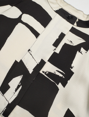 Day Birger et Mikkelsen - Venice - Graphic Collage RD - short-sleeved blouses - black - 4