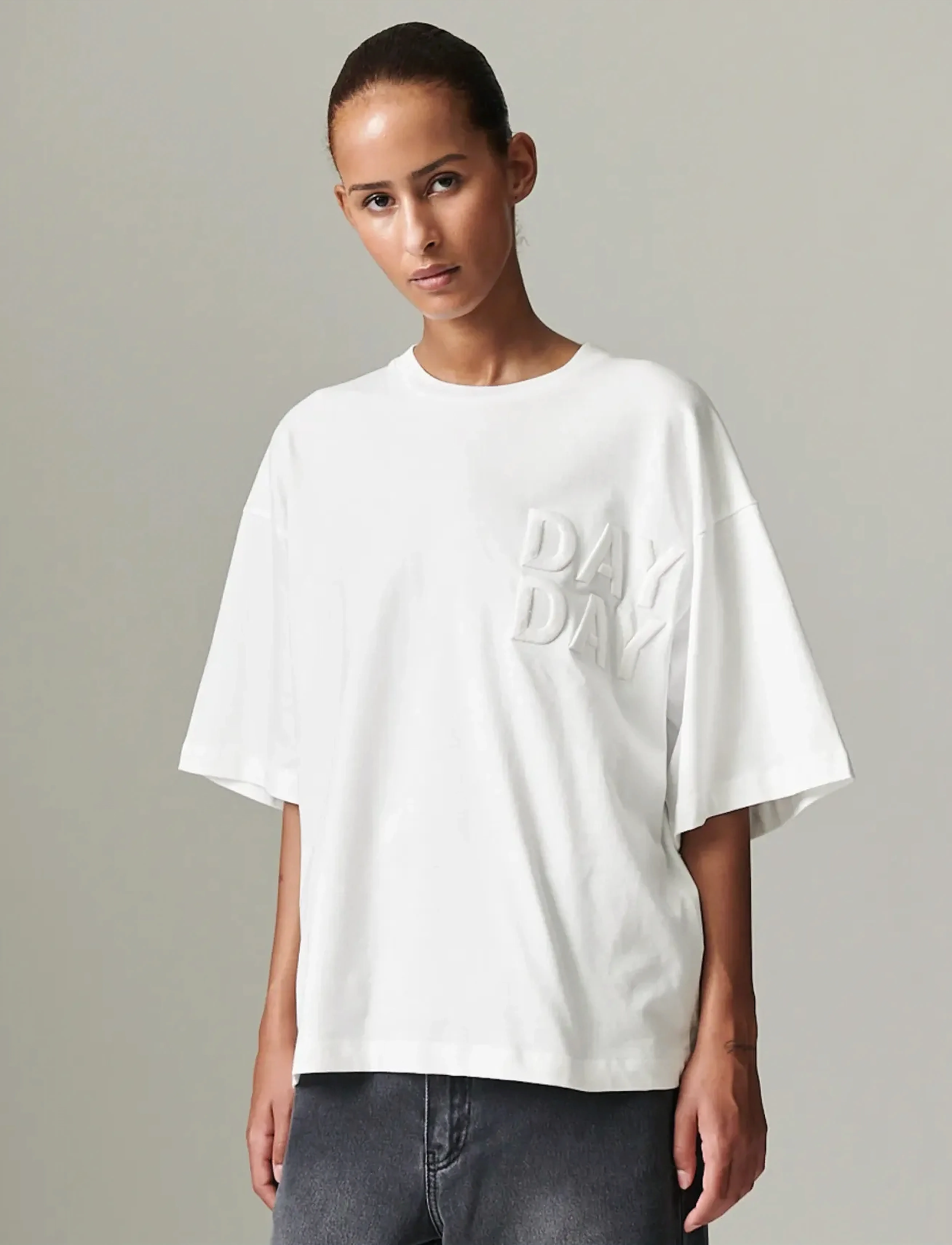 Day Birger et Mikkelsen Drew Embroidery - Heavy Jersey - T-shirts & Toppe - BRIGHT WHITE / white