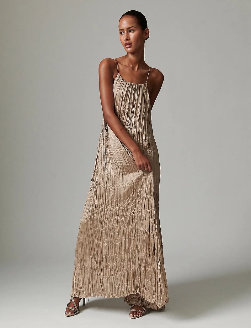 Day Birger et Mikkelsen - Tyrice - Crinkled Surface - maxi dresses - cobblestone - 0