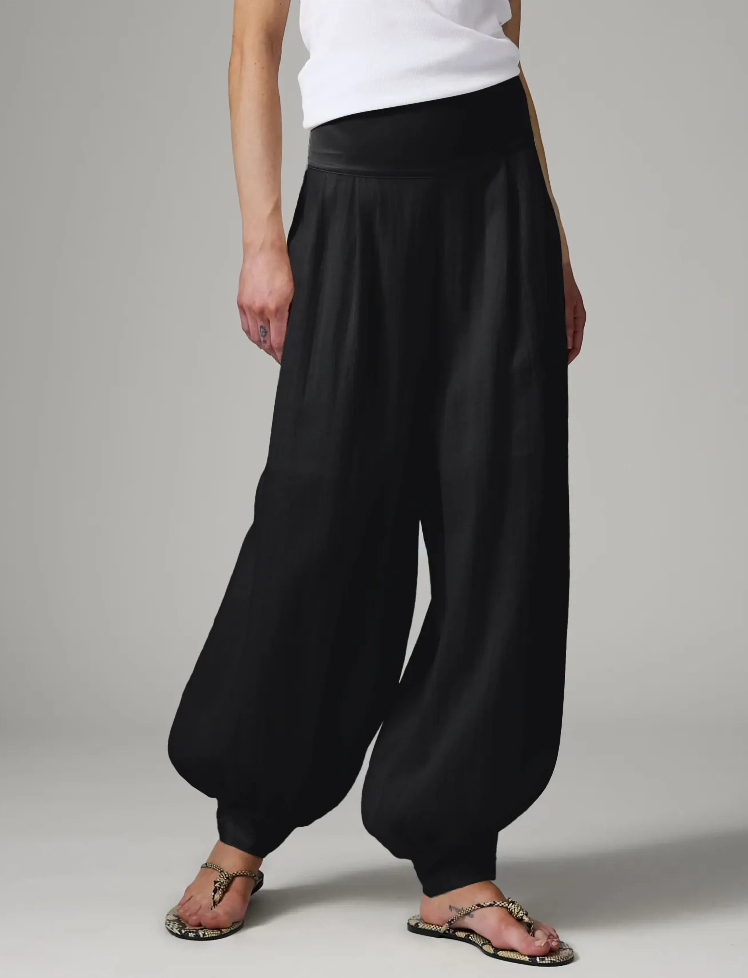 Day Birger et Mikkelsen Beate - Contrast Linen - Buxur með víðum skálmum - BLACK / black