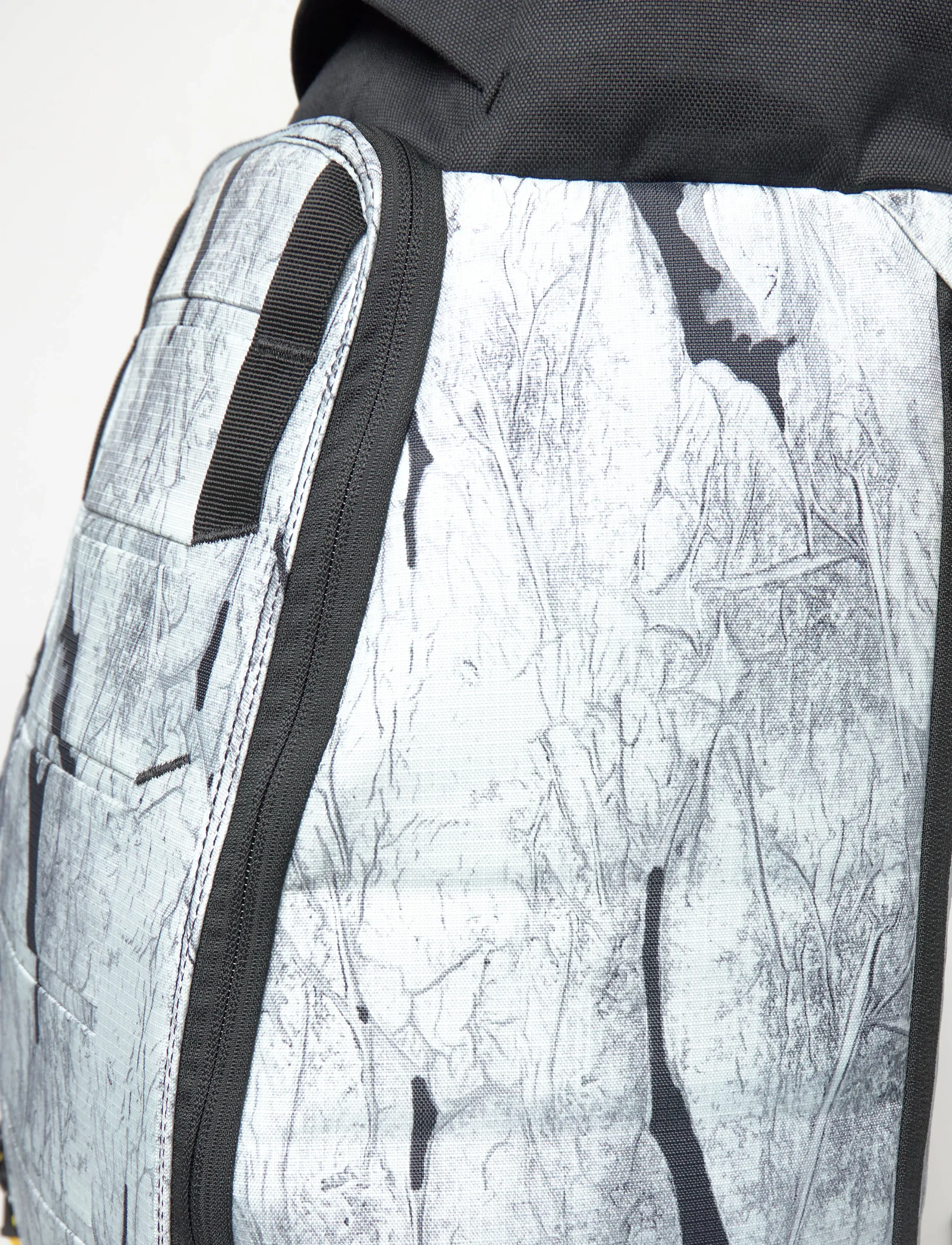 Db Journey - Hugger Backpack 30L - sport backpacks - basalt white - 4