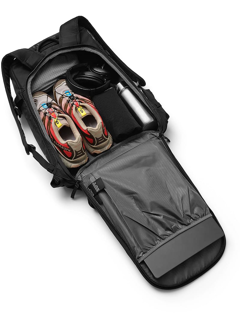 Db Journey - Backcountry Backpack 25L - sport backpacks - black out - 4