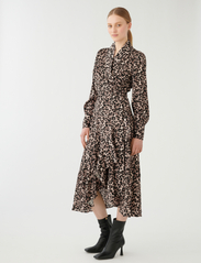 Dea Kudibal - VITAH - marškinių tipo suknelės - leopard soil - 3