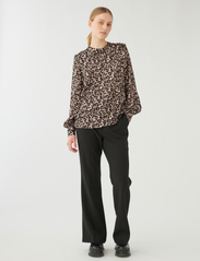 Dea Kudibal - EVELYN - blouses met lange mouwen - leopard soil - 2