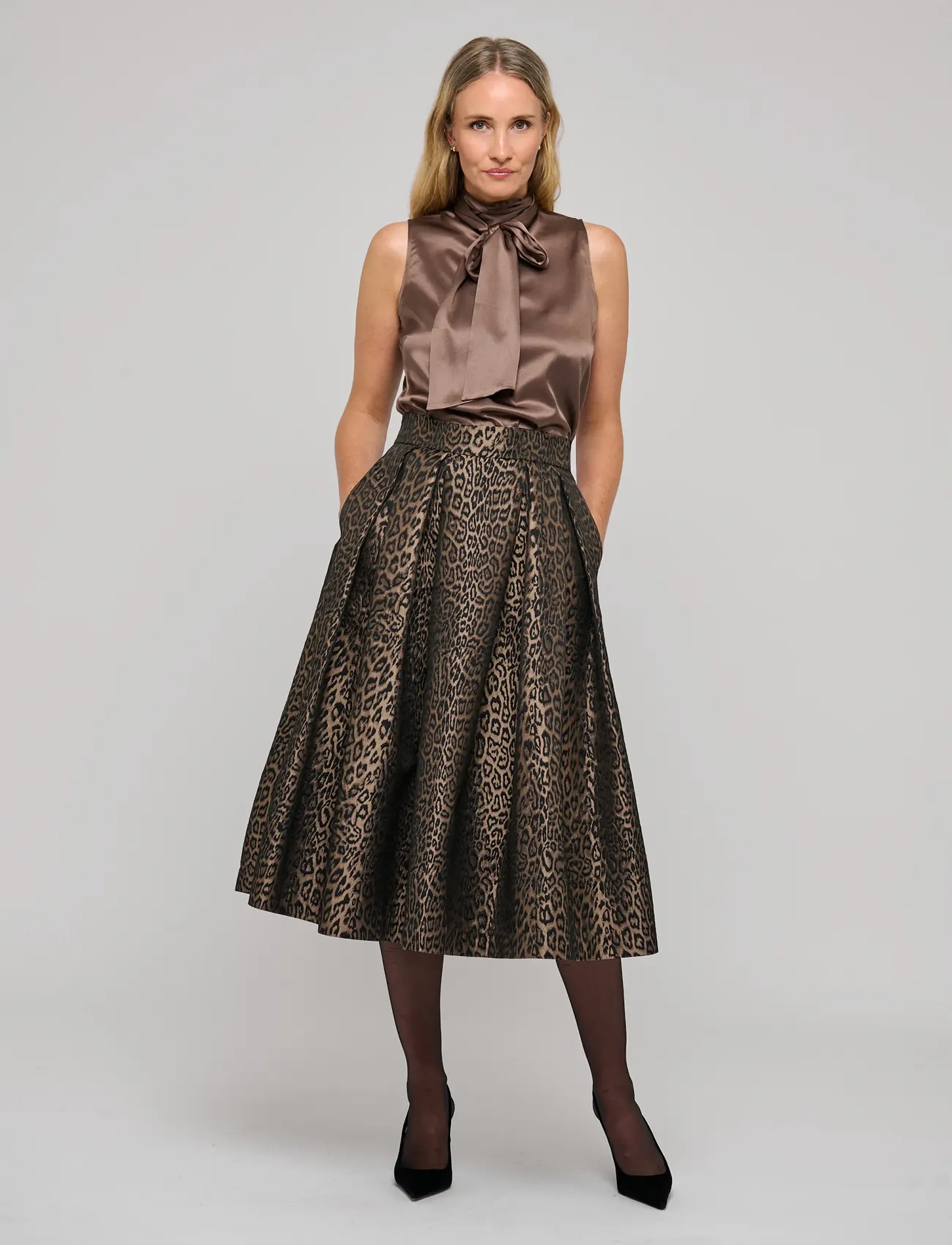 Dea Kudibal ABEYDEA NS - Pleated skirts - LEO JACQUARD / brown