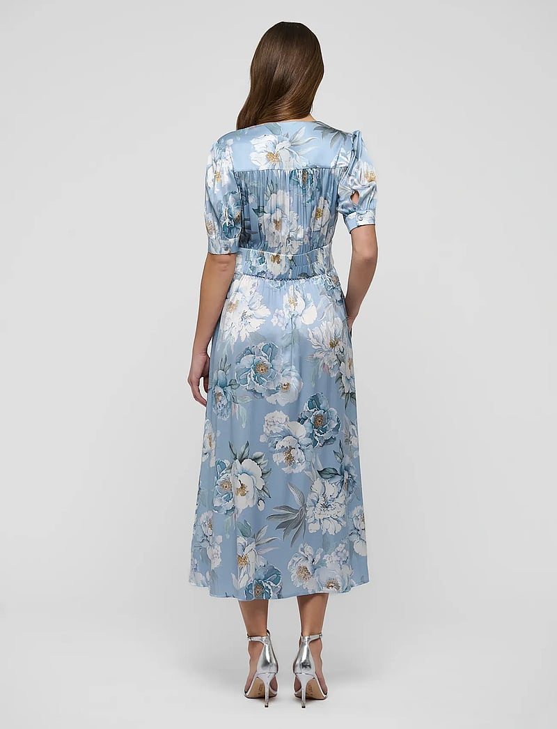 Dea Kudibal - LEANDRADEA - paeonia skyway - 3