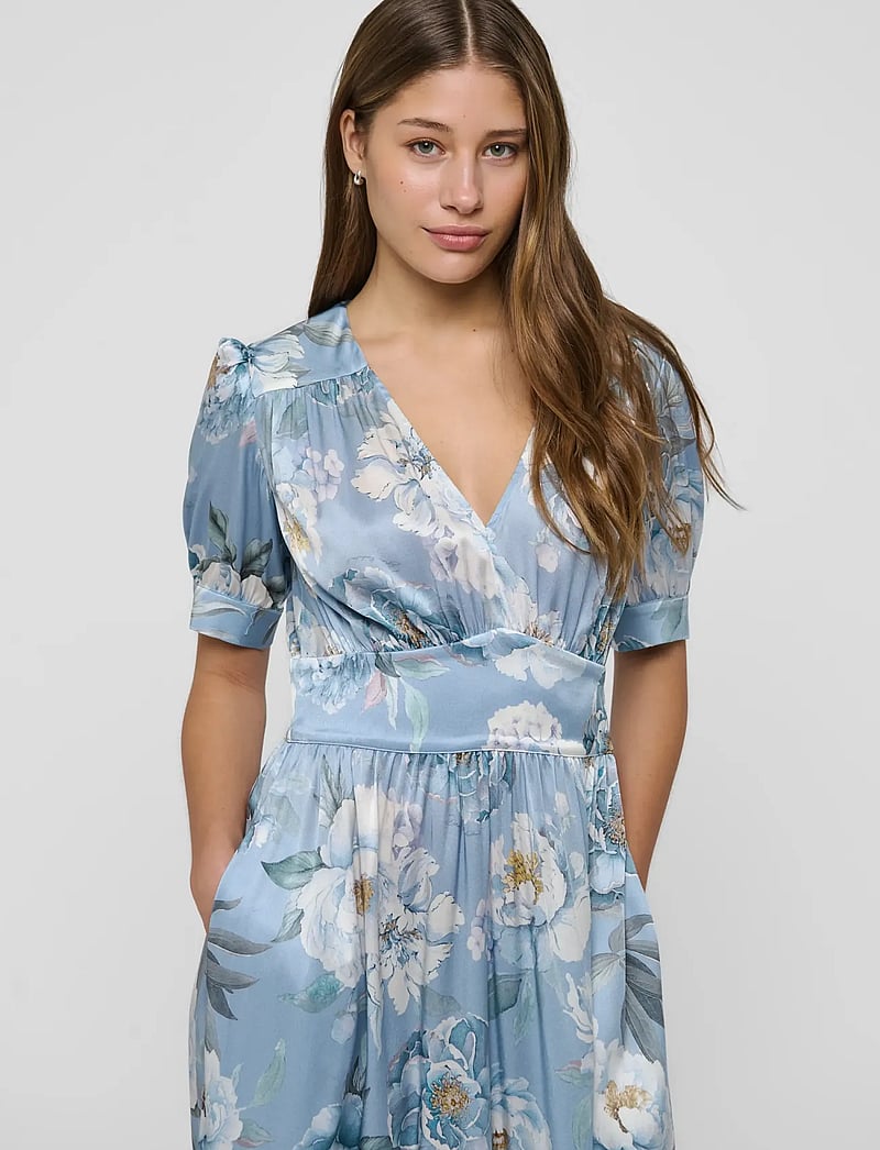 Dea Kudibal - LEANDRADEA - paeonia skyway - 4