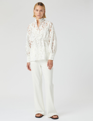 Dea Kudibal - MAXINE NS - blouses met lange mouwen - fleur nat. white - 4