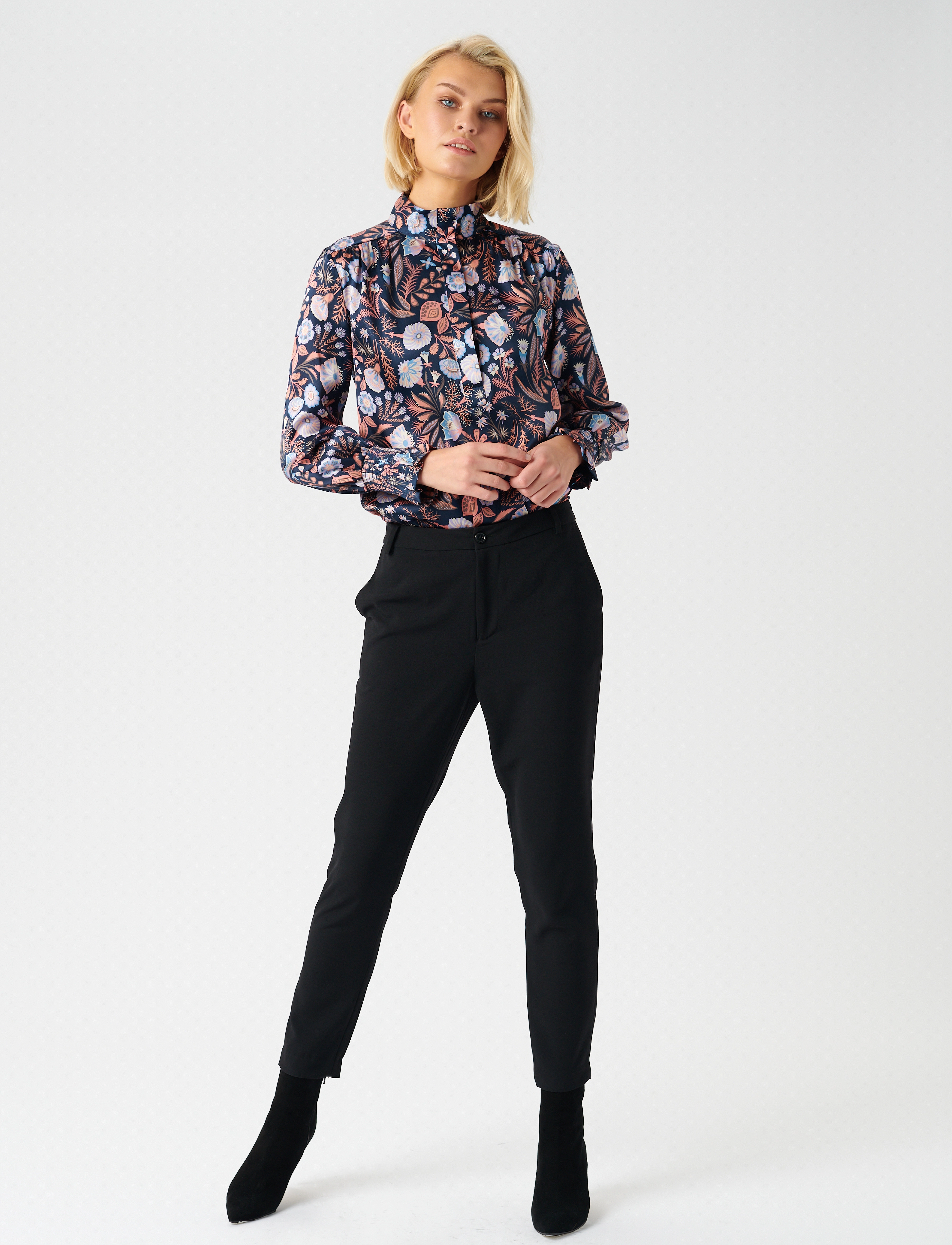 Dea Kudibal - TABBY - florentine fonte - 2