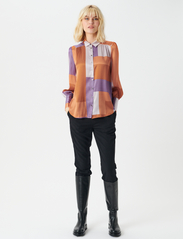 Dea Kudibal - CADENCE - langærmede skjorter - linear ultra violet - 2