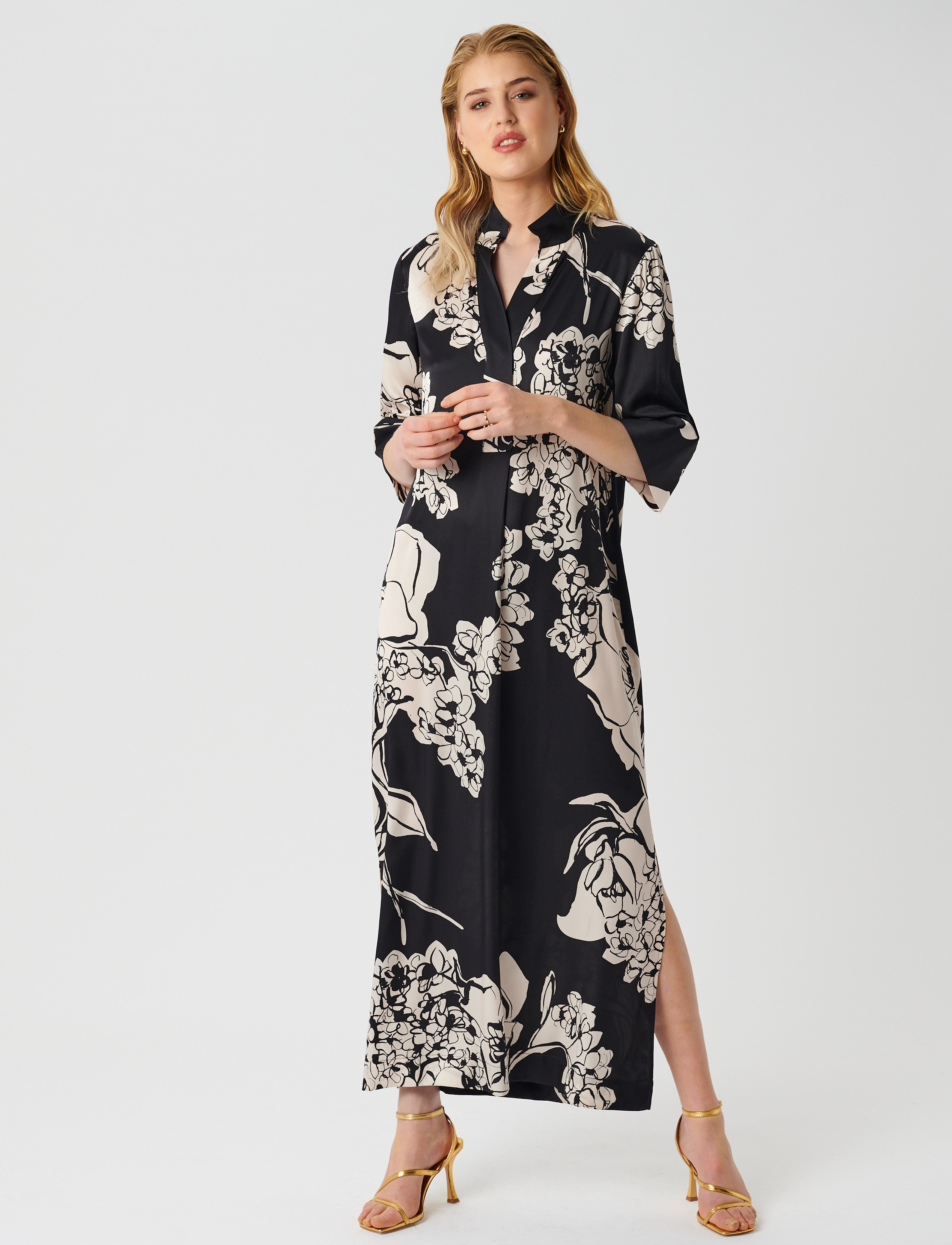 Dea Kudibal - HELGA - big floral coal - 2