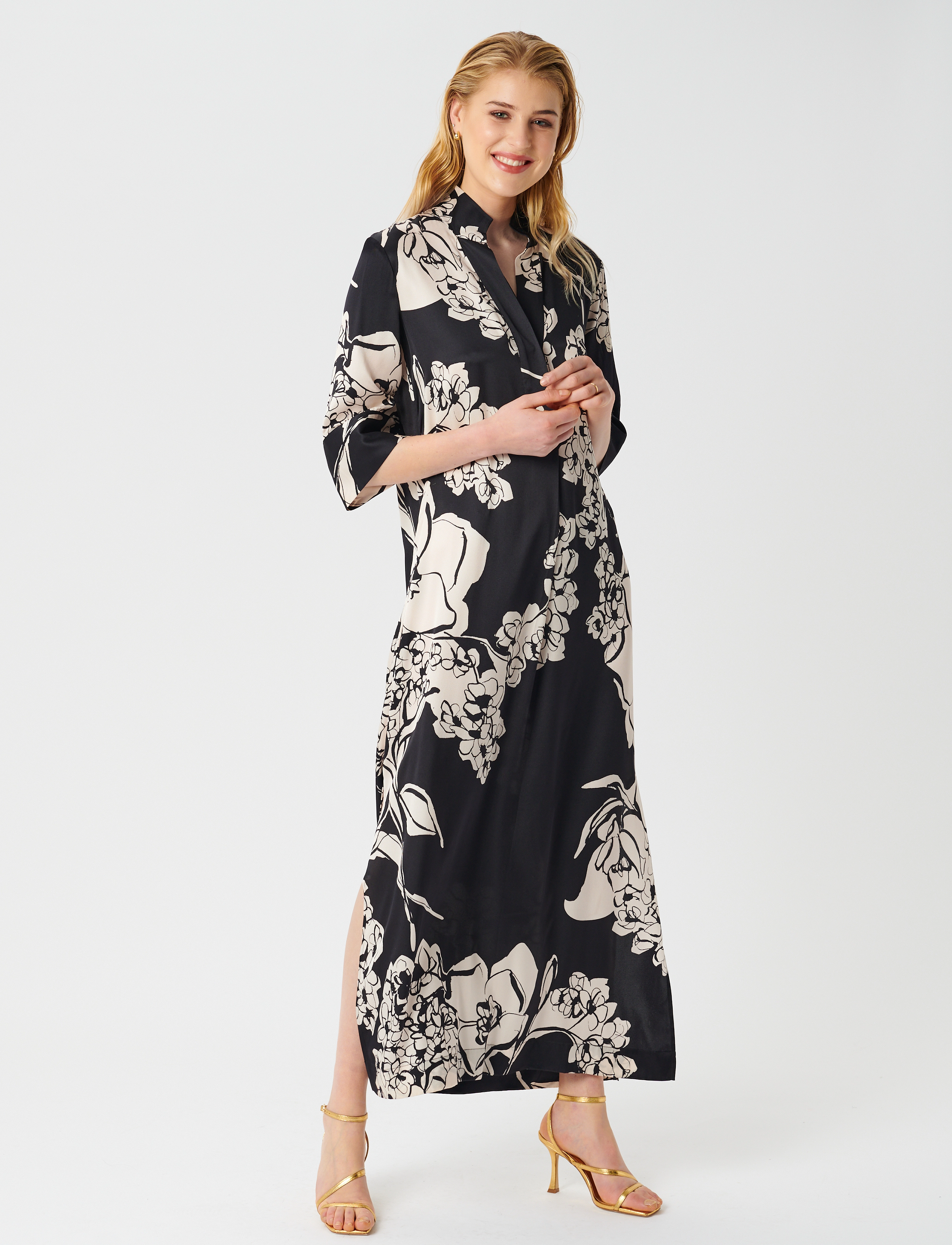 Dea Kudibal - HELGA - big floral coal - 3