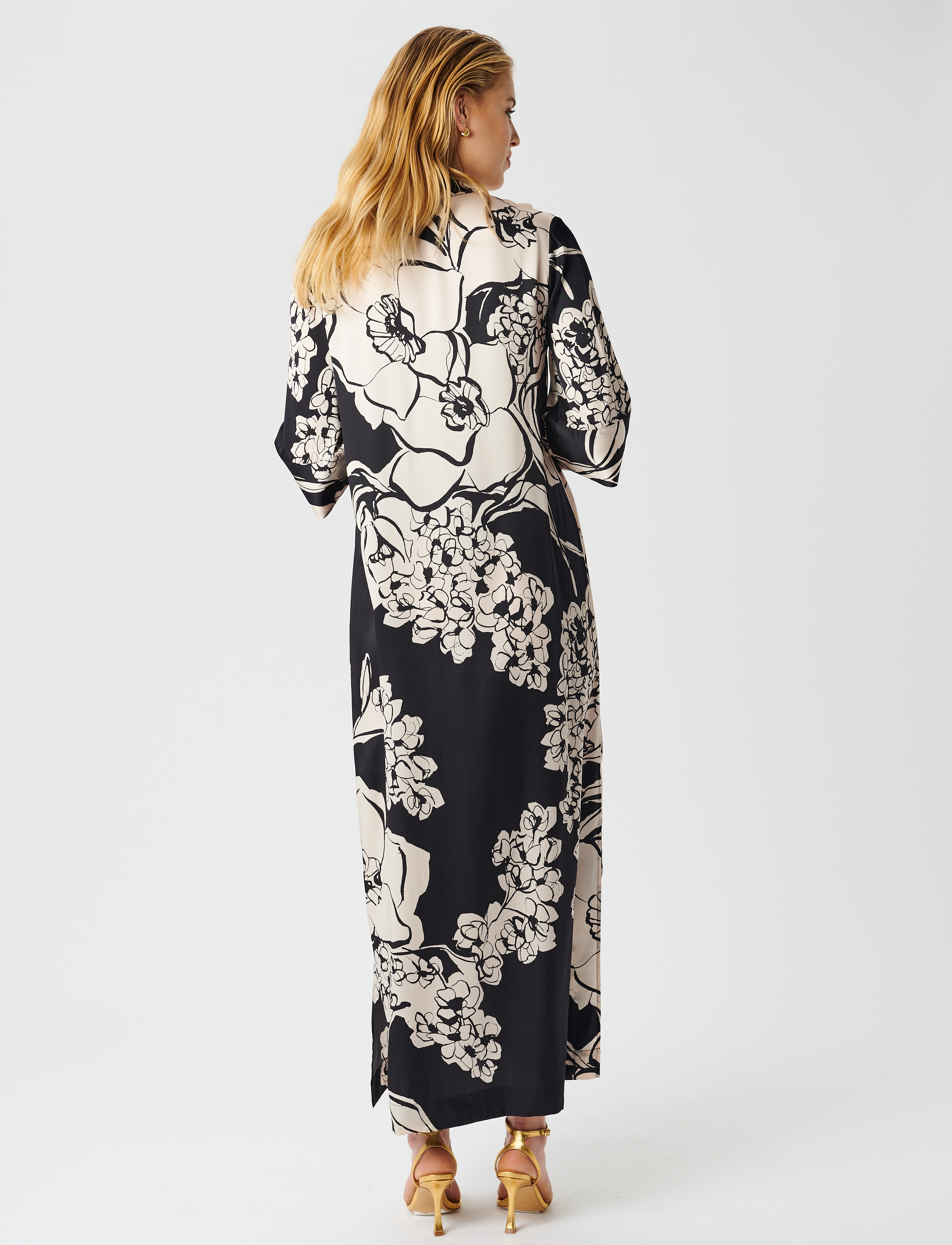 Dea Kudibal - HELGA - big floral coal - 4