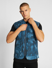 DEDICATED - Quilted Vest Avesta Abstract Ink - vests - blue - 2
