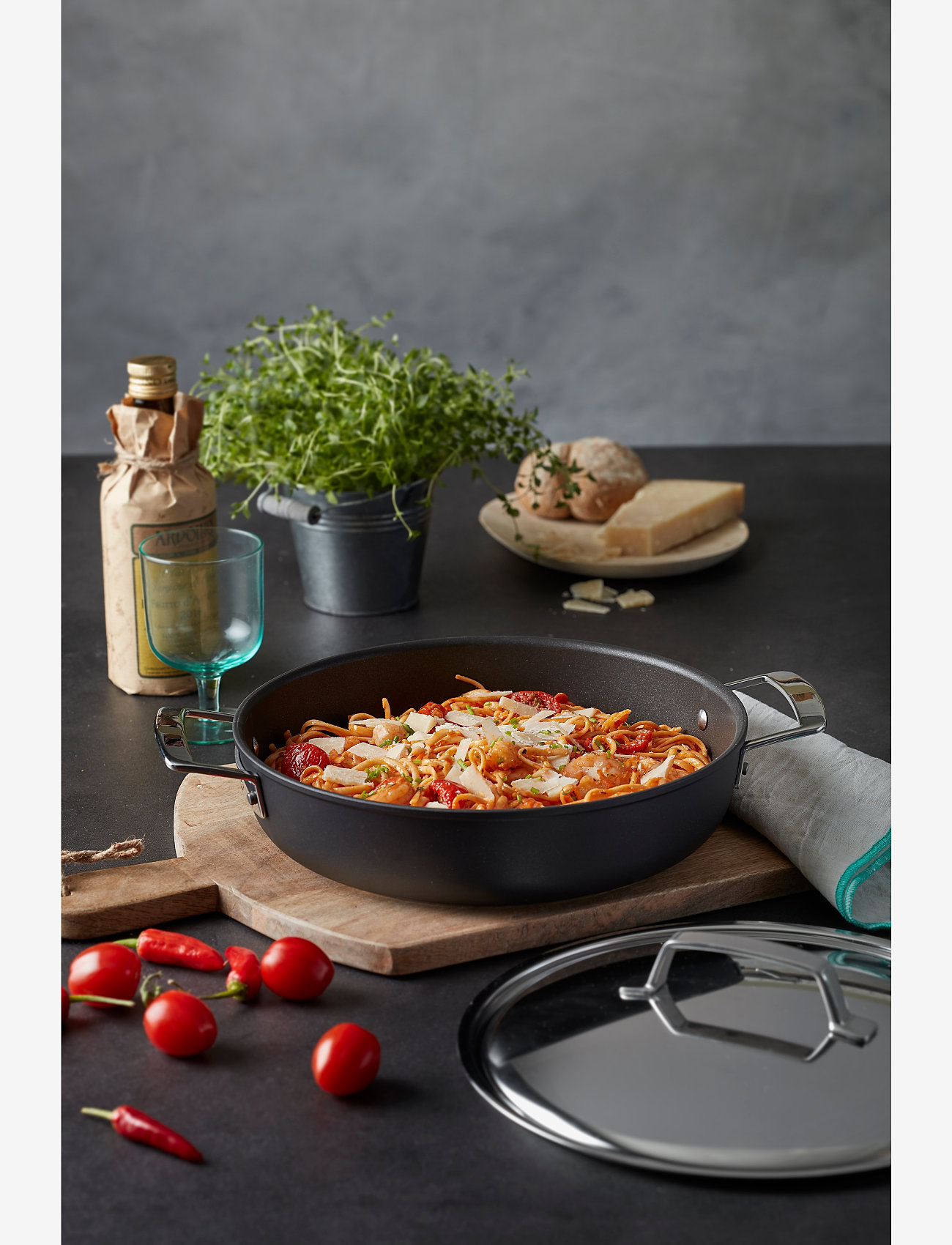 DEMEYERE - Alu Pro 5, Serving pan with lid 28 cm - black - 1