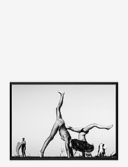 Democratic Gallery - Poster Acrobatics - alhaisimmat hinnat - black - 0