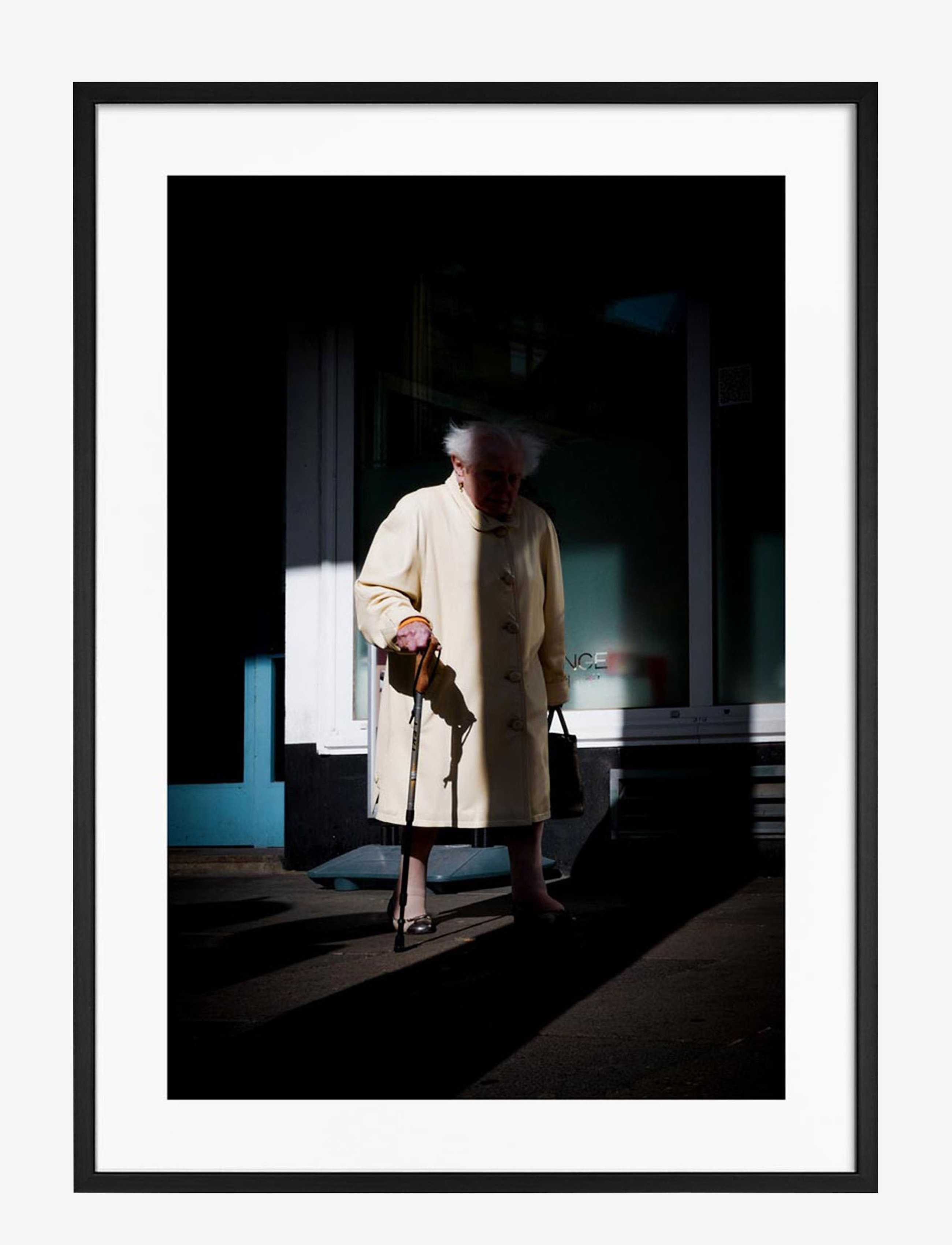 DEMOCRATIC GALLERY Poster Old Lady Braun - 35X50 - Unisex