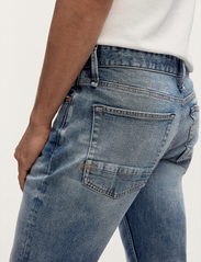 Denham - Razor - džinsa bikses ar tievām starām - mid blue - 4