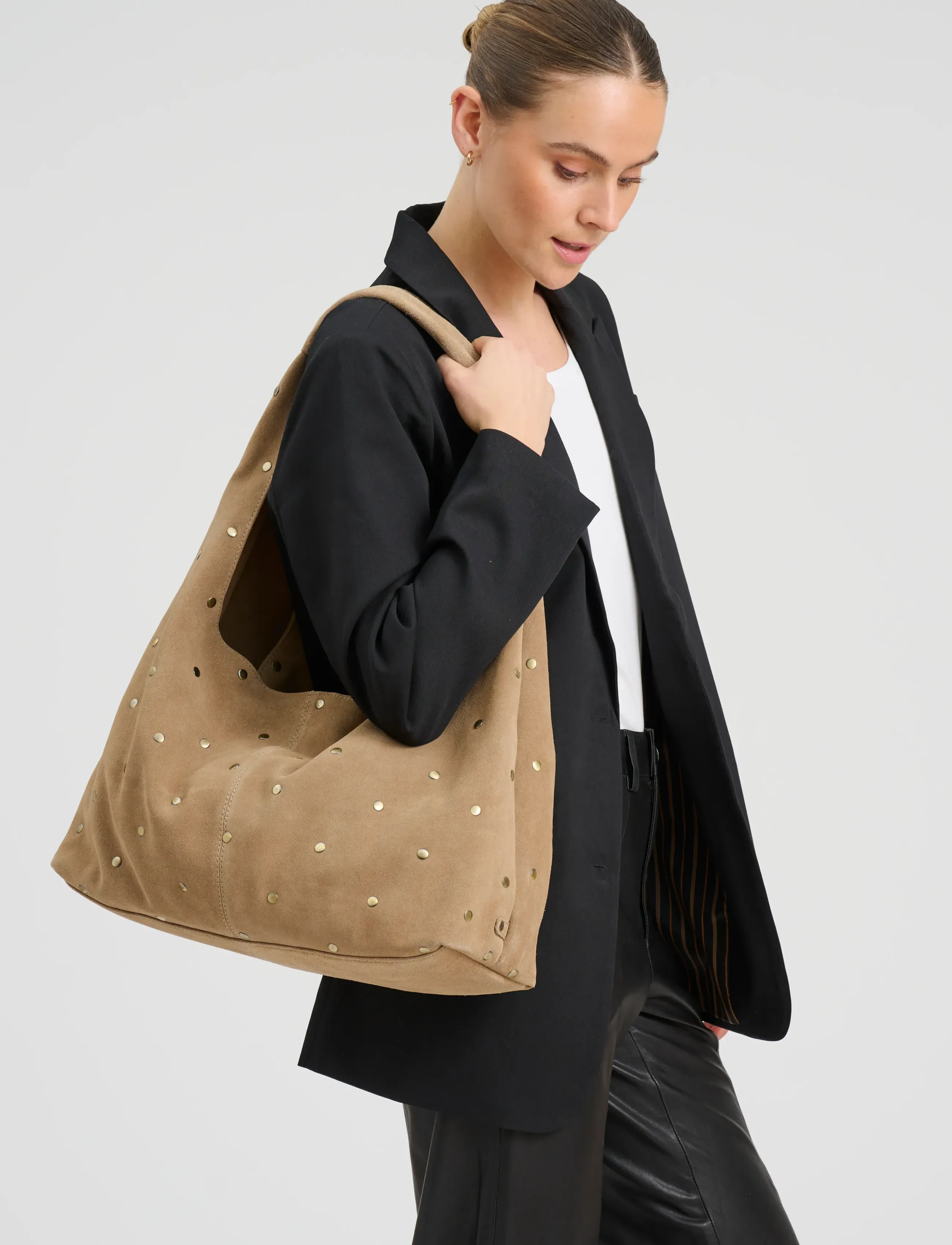 DEPECHE Amsterdam Shoulderbag, Kvinder, Nittet Hobo Skuldertaske, Beige, Str: ONE SIZE