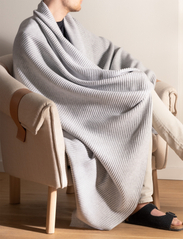Design House Stockholm - Pleece throw - blankets & throws - light grey - 4