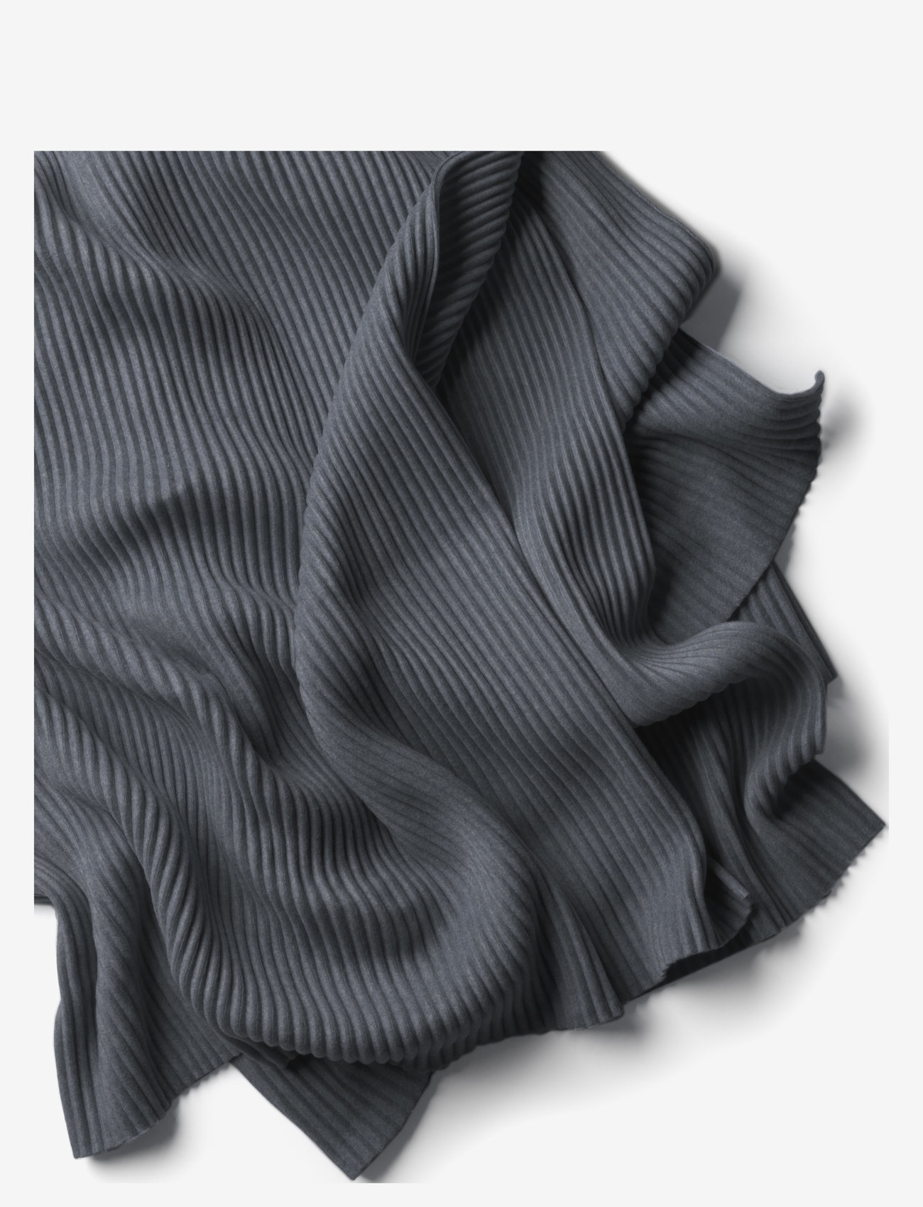 Design House Stockholm - Pleece throw - filtar & plädar - dark grey - 0